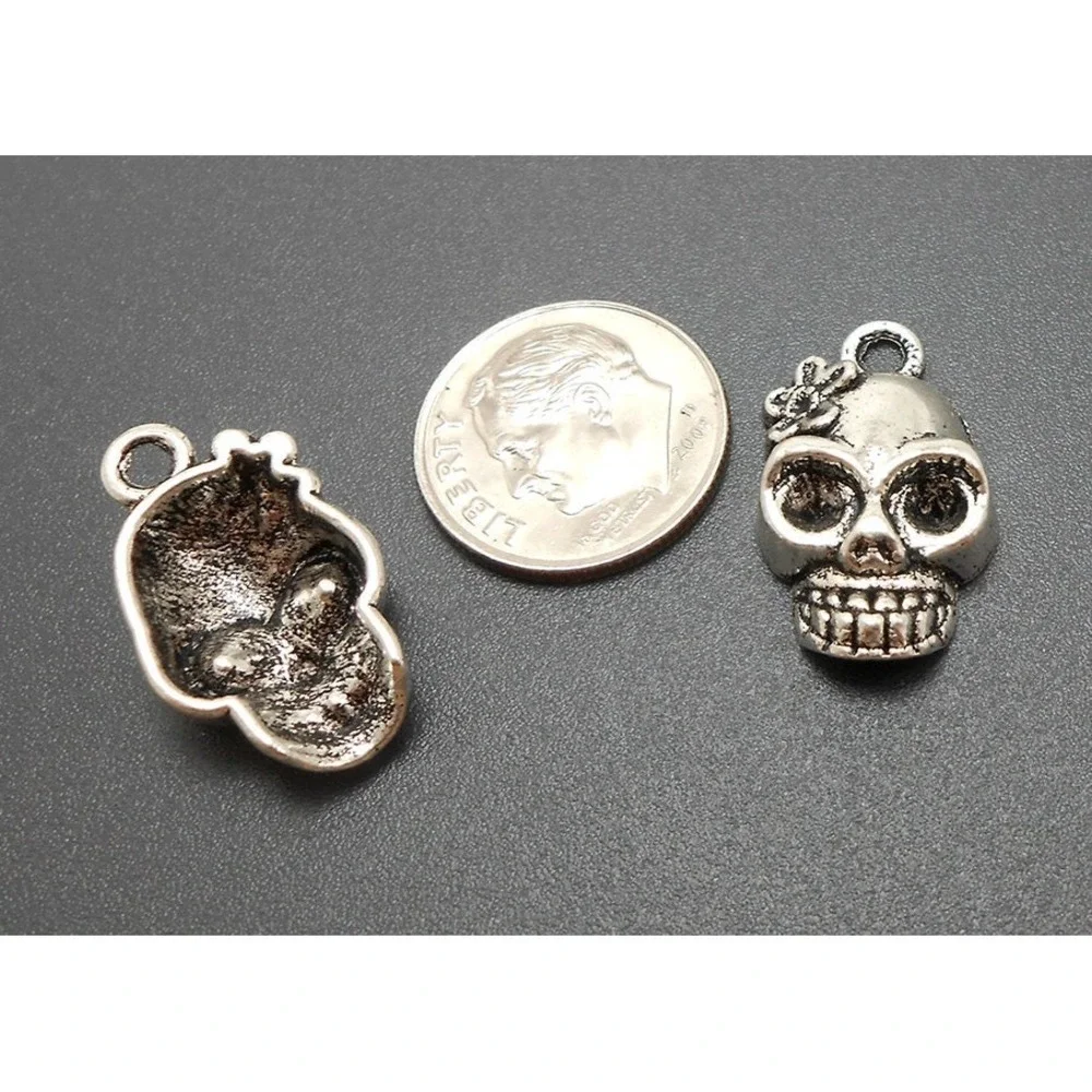 5pcs Silver Skull Charms, Day of the Dead Skull Charms, silver tone‎ metal